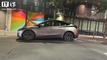 马斯克宣布特斯拉无人驾驶出租车服务将覆盖半数美国用户，光纤网络建设或成关键支撑